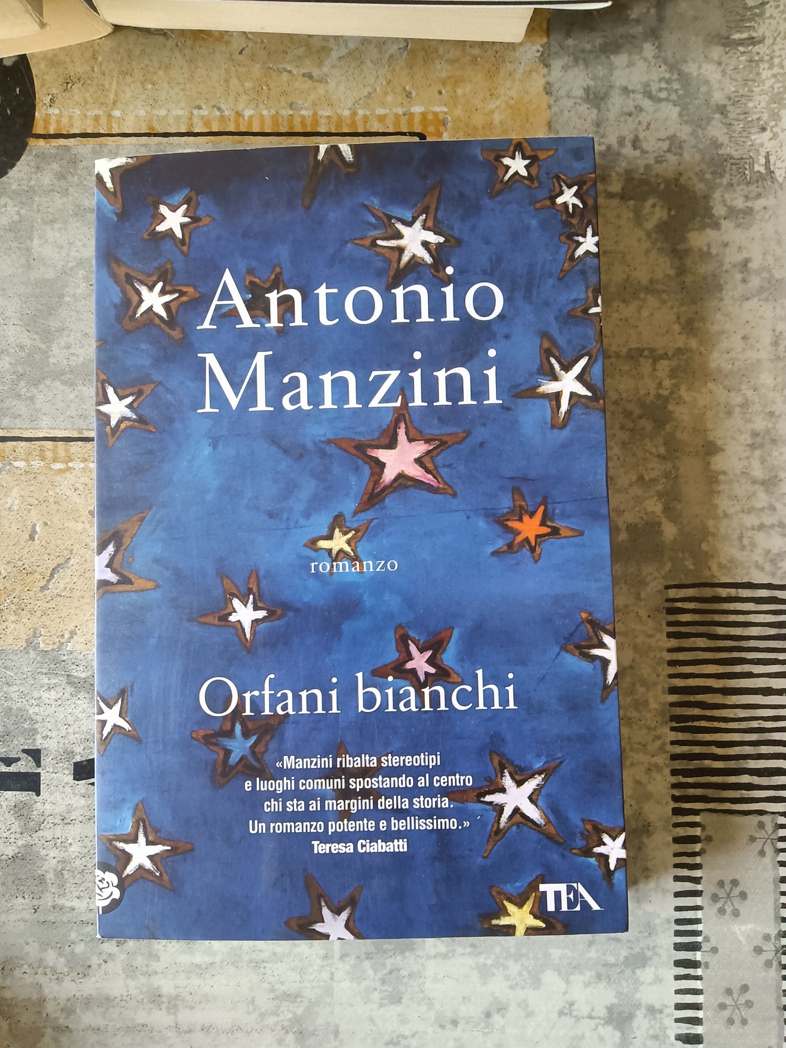 Orfani bianchi | Antonio Manzini