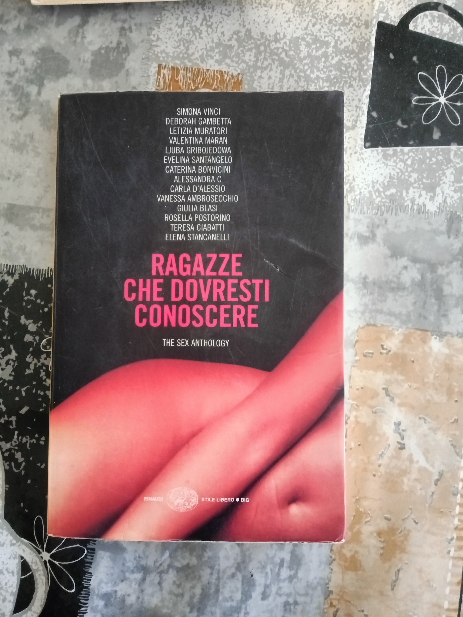 Ragazze che dovresti conoscere | Aa.Vv - Einaudi