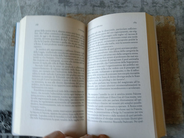 L’assedio. Troppi nemici per Giovanni Falcone | Bianconi Giovanni - Einaudi