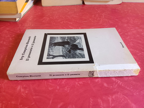 Il presente e il passato | Ivy Compton Burnett - Einaudi