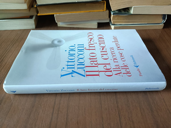 Il lato fresco del cuscino. Alla ricerca delle cose perdute | Vittorio Zucconi - Feltrinelli