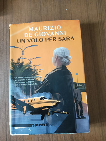 Un volo per Sara | Maurizio De Giovanni - Rizzoli