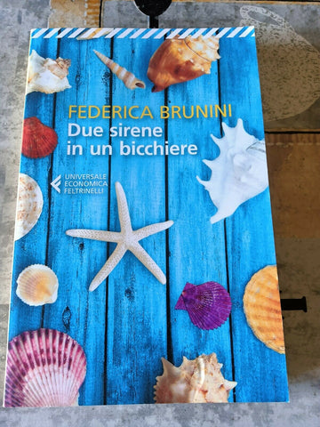 Due sirene in un bicchiere | Federica Brunini - Feltrinelli