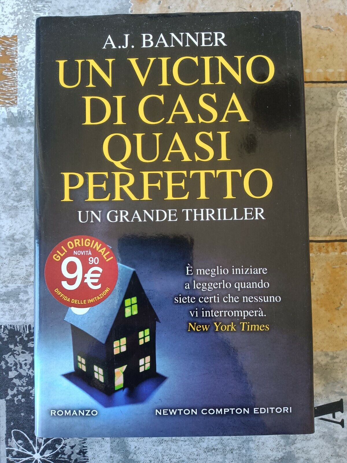 Un vicino di casa quasi perfetto | A. J. Banner